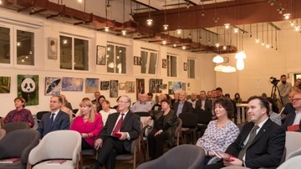 25 декабря в библиотеке побывал директор ОИЯИ В.А.Матвеев