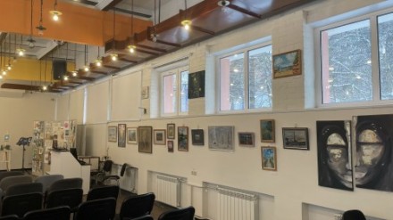 В большом зале библиотеки открылась первая выставка Клуба художников ОИЯИ